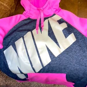 Woman’s XL Nike hoodie.